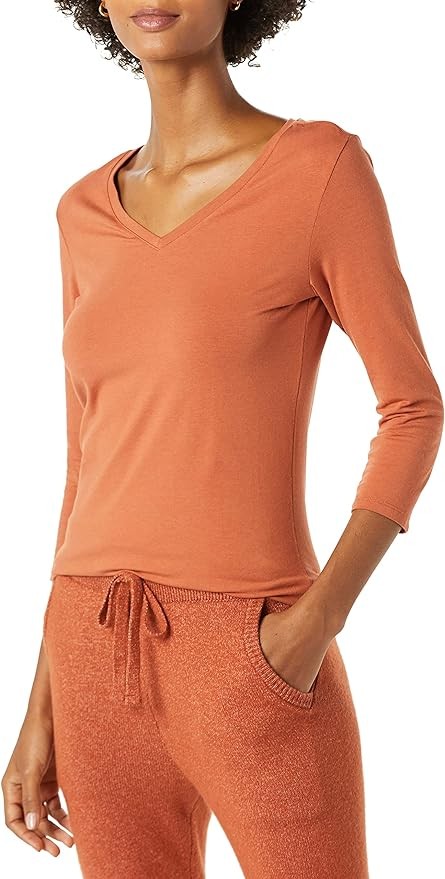 Amazon Essentials Women's Classic-Fit 3/4 Sleeve V-Neck T-Shirt (Available in Plus Size), Multipacks